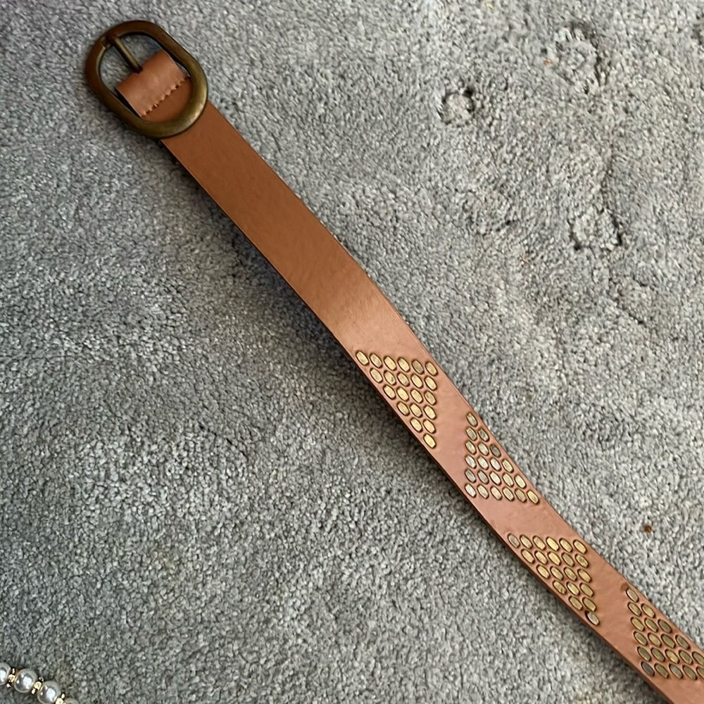 Size xl women belt brass colored buckle in great shape